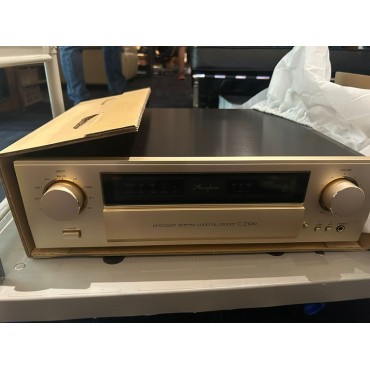 Accuphase C2300...